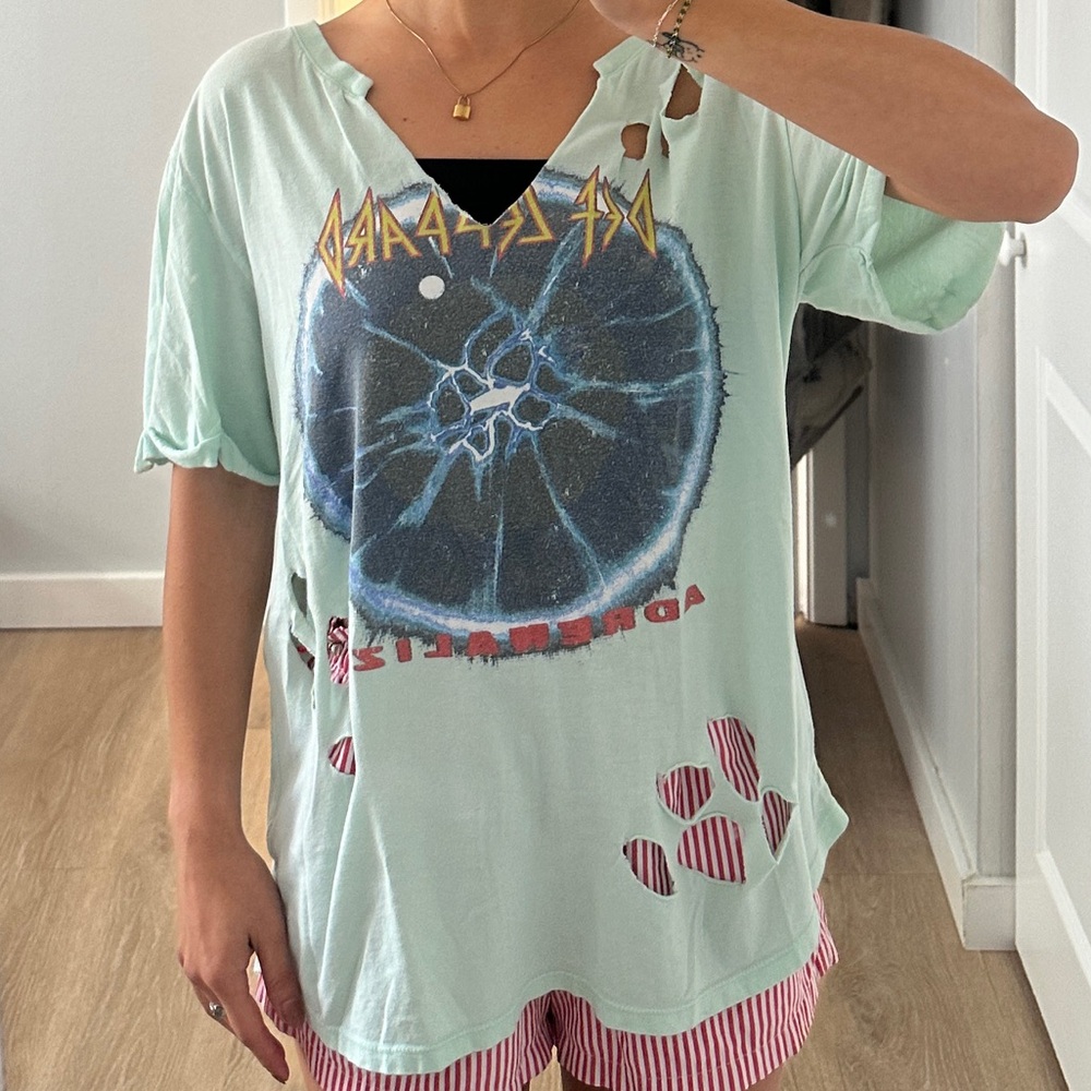 Mint Graphic Distressed T-Shirt